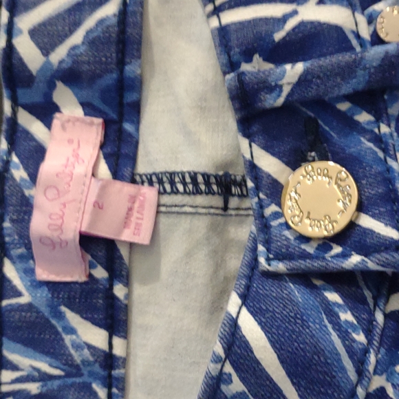 Lilly pulitzer blue & white patterned jeans size 2 - Picture 2 of 8